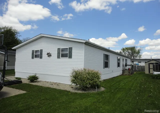 Photo 2 of Single family home for sale at 339 Blossom Cir, Erie, MI 48133 | MLS# 20261032992 | Listing updated on 2026-08-04
