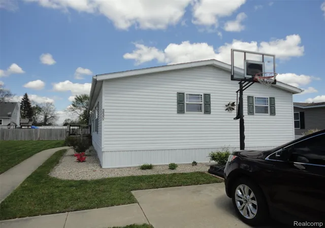 Photo 3 of Single family home for sale at 339 Blossom Cir, Erie, MI 48133 | MLS# 20261032992 | Listing updated on 2026-08-04