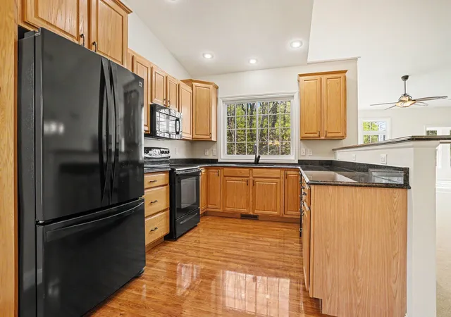 Listing Photo 3 - Condo for sale in building located at 2221 Hunters Run, Kalamazoo, MI 49048