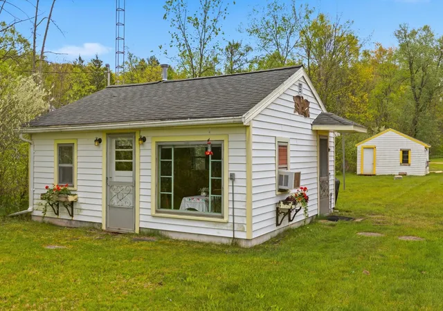 1st image of 1196 Lakeview Dr, Brooklyn, MI 49230 | MLS# 81026021141