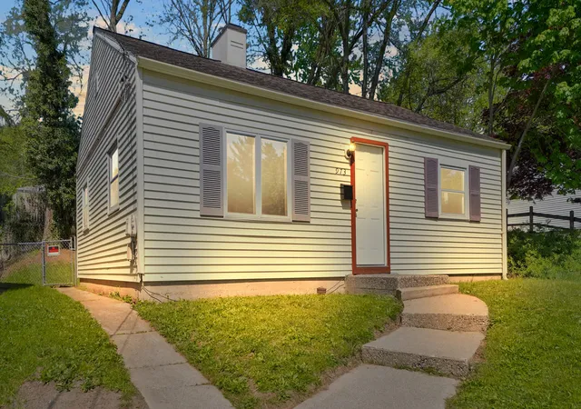 3rd image of 973 Valley Ave Nw, Grand Rapids, MI 49504 | MLS# 65026021173