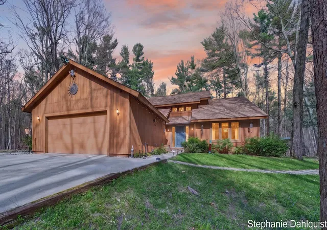 Photo 1 of Single family home for sale at 848 Scenic Dr, Muskegon, MI 49445 | MLS# 71026021175 | Listing updated on 2026-07-26