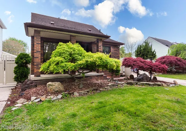 2nd image of 1977 Markese Ave, Lincoln Park, MI 48146 | MLS# 20261033085