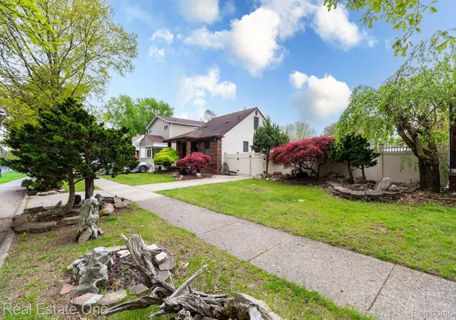3rd image of 1977 Markese Ave, Lincoln Park, MI 48146 | MLS# 20261033085