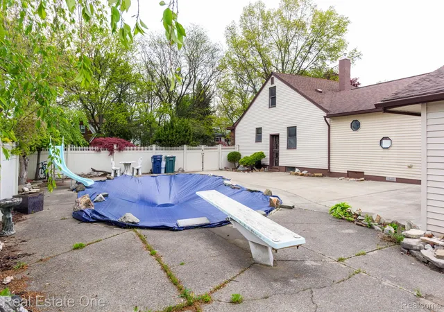 43rd image of 1977 Markese Ave, Lincoln Park, MI 48146 | MLS# 20261033085