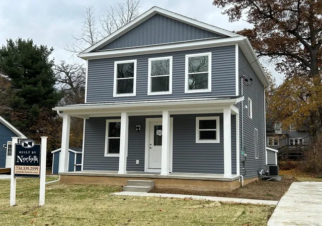Homes for sale in Jackson, MI | 526 W Ganson St, Jackson, MI 49201 | MLS# 55026021182