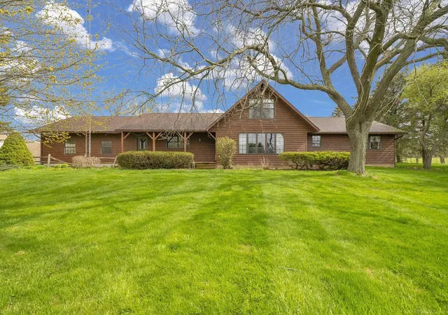 Homes for sale in Deckerville, MI | 5800 Deckerville Rd, Deckerville, MI 48427 | MLS# 58050206991