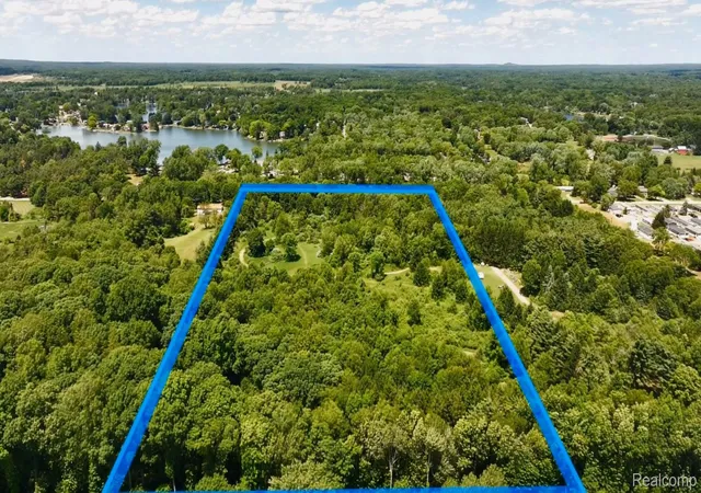 3rd image of 000 Middle V/L 1812 Aces Middle, Highland, MI 48357 | MLS# 20261033123