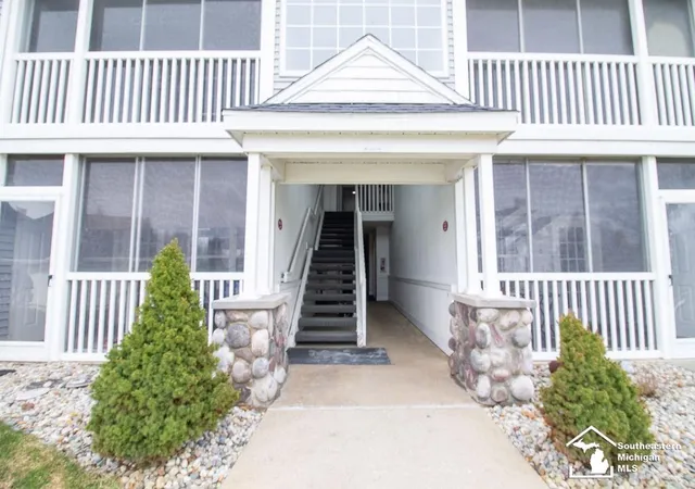 2nd image of 795 W Barrington Ct, Jackson, MI 49203 | MLS# 57050207025