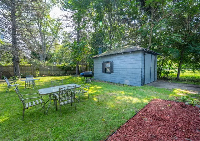 13th image of 991 Ogden Ave, Benton Harbor, MI 49022 | MLS# 69026021237