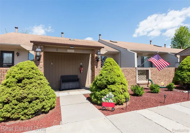 2nd image of 61962 Yorktown Dr #2, South Lyon, MI 48178 | MLS# 20261033196