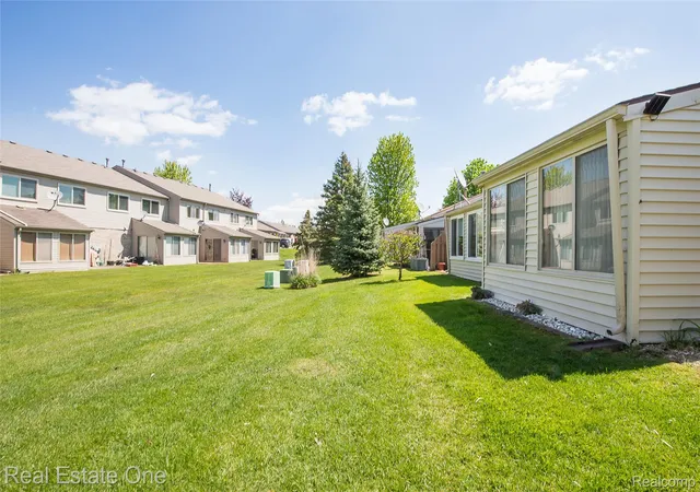 31st image of 61962 Yorktown Dr #2, South Lyon, MI 48178 | MLS# 20261033196