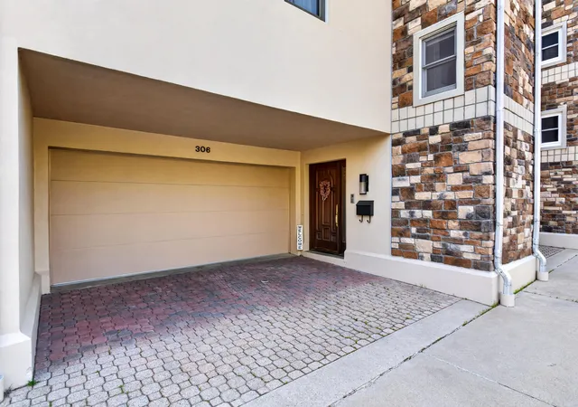 Listing Photo 4 - Condo for sale in building located at 306 Water St, Saint Joseph, MI 49085