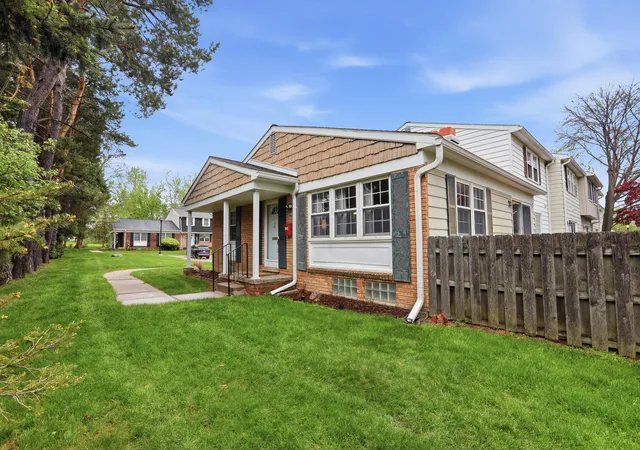 Listing Photo 2 - Condo for sale in building located at 19677 Ironwood Ct, Northville, MI 48167