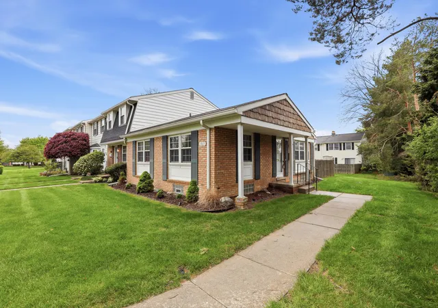 Listing Photo 3 - Condo for sale in building located at 19677 Ironwood Ct, Northville, MI 48167