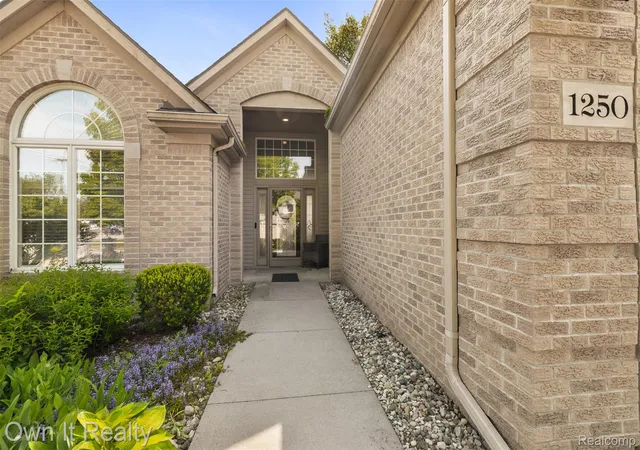 2nd image of 1250 Windsong Dr, Waterford, MI 48327 | MLS# 20261033342