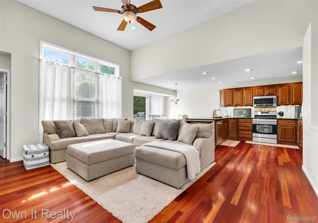3rd image of 1250 Windsong Dr, Waterford, MI 48327 | MLS# 20261033342