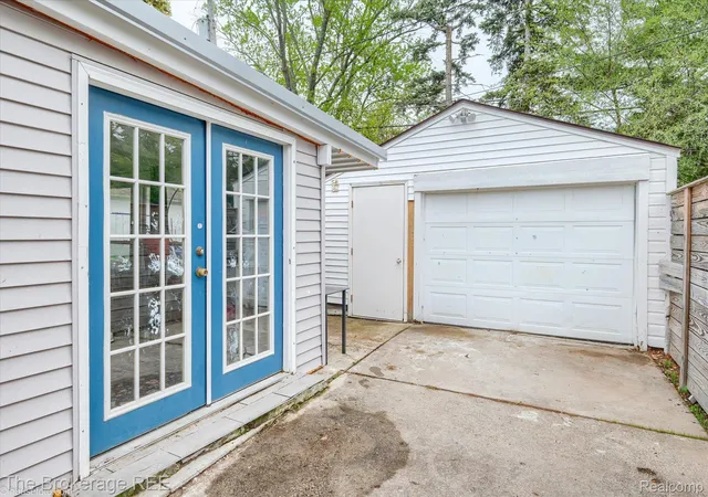 Photo 3 of Single family home for sale at 3106 Cherokee Ave, Flint, MI 48507 | MLS# 20261033392 | Listing updated on 2026-07-06
