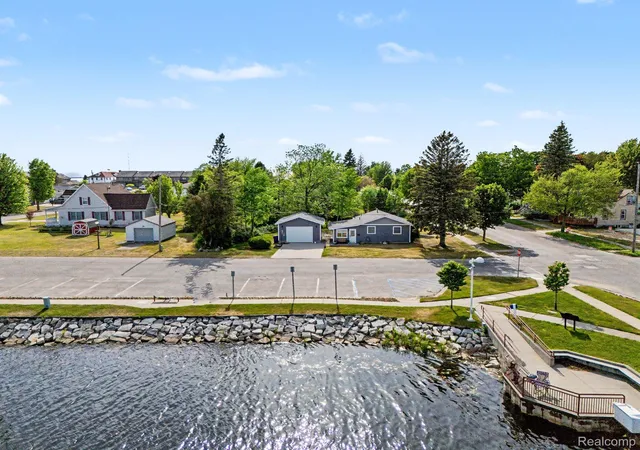 Photo 2 of Single family home for sale at 701 W Loomis St, Ludington, MI 49431 | MLS# 20261033421 | Listing updated on 2026-07-06