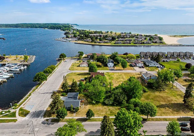 Photo 3 of Single family home for sale at 701 W Loomis St, Ludington, MI 49431 | MLS# 20261033421 | Listing updated on 2026-07-06
