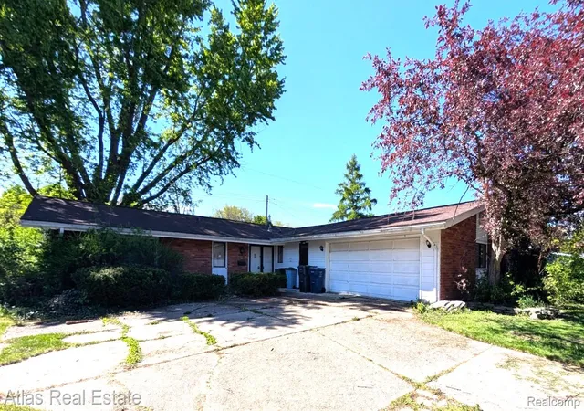 Photo 1 of Sale Pending at 1821 Rockcreek Ln, Flint, MI 48507 | MLS# 20261033451 | Listing updated on 2026-07-07