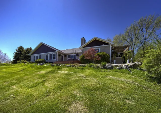 Photo 2 of Single family home for sale at 2567 N Evergreen Valley Dr, Suttons Bay, MI 49682 | MLS# 78080066667 | Listing updated on 2026-09-04