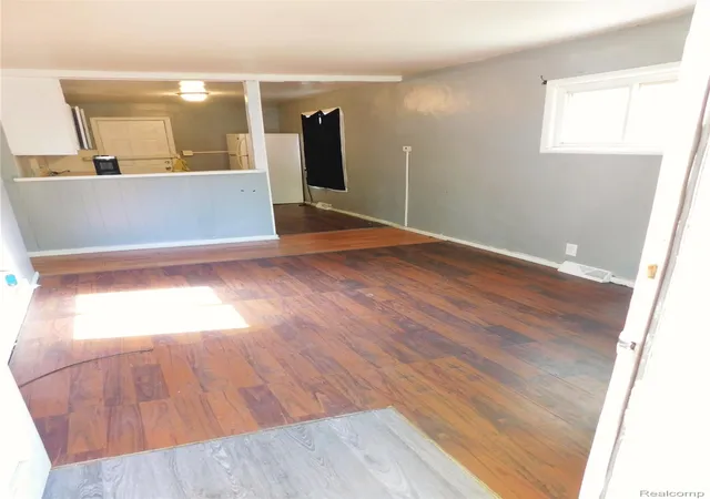 Photo 3 of Single family home for sale at 722 Barrie Ave, Flint, MI 48507 | MLS# 20261033528 | Listing updated on 2026-07-06