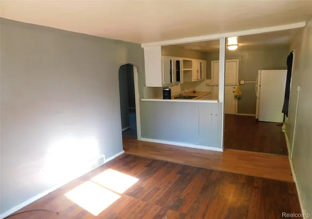 Photo 4 of Single family home for sale at 722 Barrie Ave, Flint, MI 48507 | MLS# 20261033528 | Listing updated on 2026-07-06