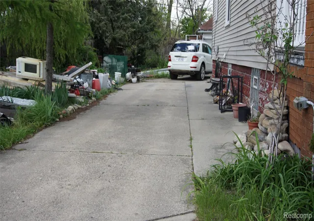 Photo 3 of Single family home for sale at 4041 Dodge St, Detroit, MI 48211 | MLS# 20261033568 | Listing updated on 2026-08-23