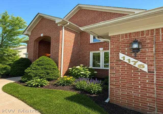 3rd image of 1176 Cadmus Dr, Troy, MI 48085 | MLS# 20261033598
