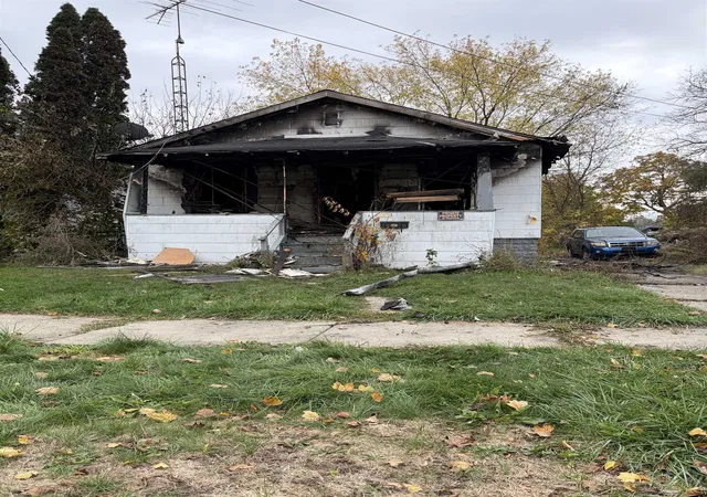 Photo 1 of Single family home for sale at 911 Lexington Ave, Flint, MI 48507 | MLS# 5050207195 | Listing updated on 2026-08-26