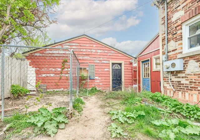 Photo 3 of Single family home for sale at 1410 W Atherton Rd, Flint, MI 48507 | MLS# 20261033654 | Listing updated on 2026-07-06
