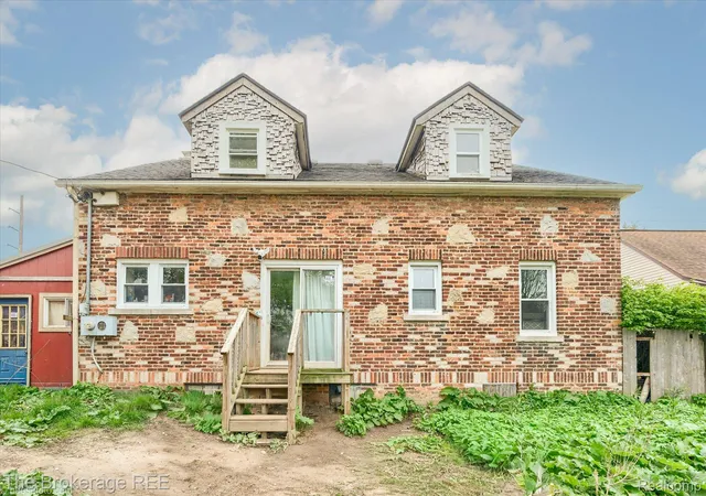 Photo 4 of Single family home for sale at 1410 W Atherton Rd, Flint, MI 48507 | MLS# 20261033654 | Listing updated on 2026-07-06