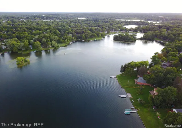 Photo 3 of Single family home for sale at 6311 Wellesley Ter, Clarkston, MI 48346 | MLS# 20261033692 | Listing updated on 2026-07-04