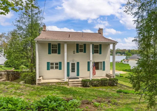 Photo 2 of Single family home for sale at 434 Crooked Lake Dr W, Kalamazoo, MI 49009 | MLS# 66026021507 | Listing updated on 2026-08-20