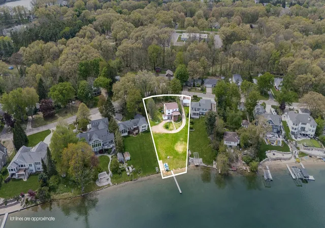 Photo 4 of Single family home for sale at 434 Crooked Lake Dr W, Kalamazoo, MI 49009 | MLS# 66026021507 | Listing updated on 2026-08-20