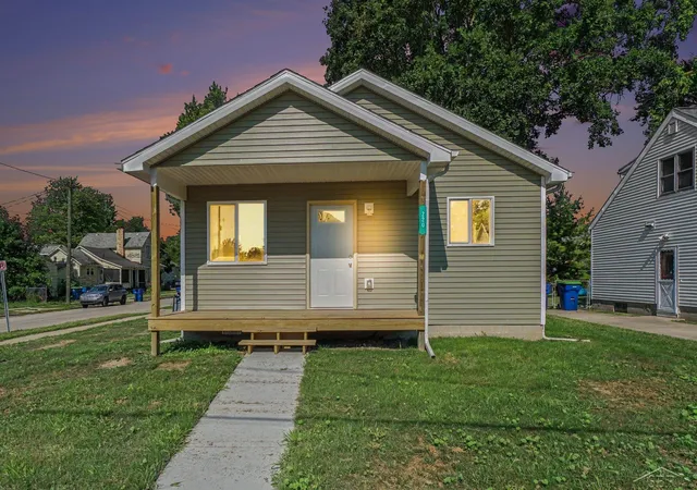 1st image of 220 S Sherman St, Bay City, MI 48708 | MLS# 61050207234