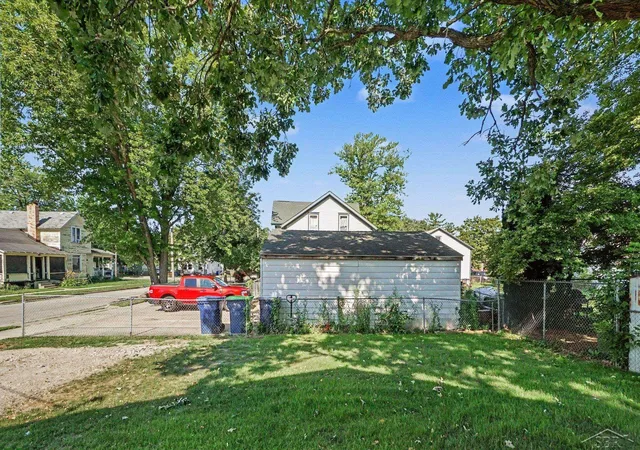15th image of 220 S Sherman St, Bay City, MI 48708 | MLS# 61050207234