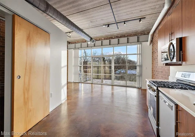 Photo 3 of Condo for sale at 333 E Parent Ave #28, Royal Oak, MI 48067 | MLS# 20261033750 | Listing updated on 2026-07-06