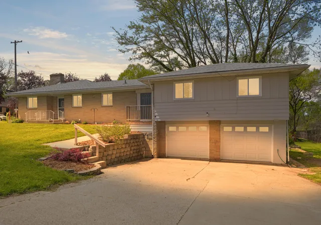 31st image of 1605 Bridge St Nw, Grand Rapids, MI 49504 | MLS# 71026021552