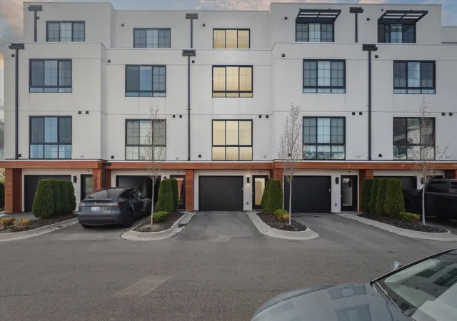 2nd image of 533 E Harrison #3, Royal Oak, MI 48067 | MLS# 81026021568