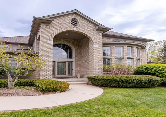 3rd image of 6410 Enclave Dr, Clarkston, MI 48348 | MLS# 20261033872