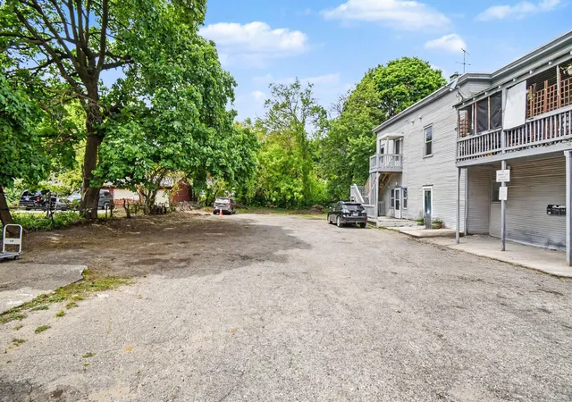 Listing Photo 2 - Condo for sale in building located at 613 Fuller Ave SE, Grand Rapids, MI 49506 - Unit #