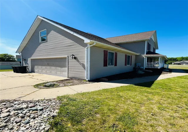 Photo 3 of Single family home for sale at 2335 Pebble Crk Dr N, Flushing, MI 48433 | MLS# 20261033896 | Listing updated on 2026-07-06