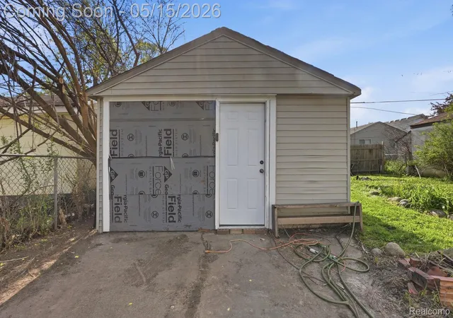 Homes for sale in Eastpointe, MI | 22413 Cushing Ave, Eastpointe, MI 48021 | MLS# 20261034034