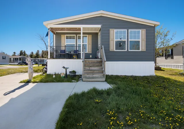 2nd image of 2111 Summerfield Ln, Traverse City, MI 49686 | MLS# 78080068114