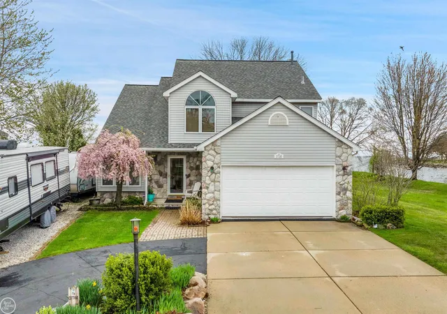 Photo 3 of Single family home for sale at 37330 Lakeshore Dr, Harrison Township, MI 48045 | MLS# 58050207330 | Listing updated on 2026-05-12