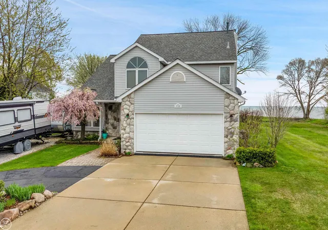 Photo 3 of Single family home for sale at 37330 Lakeshore Dr, Harrison Township, MI 48045 | MLS# 58050207330 | Listing updated on 2026-05-12