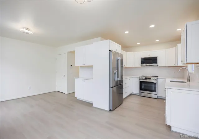 Photo 4 of Single family home for sale at 20505 Ridgemont Rd, Harper Woods, MI 48225 | MLS# 20261034104 | Listing updated on 2026-08-01