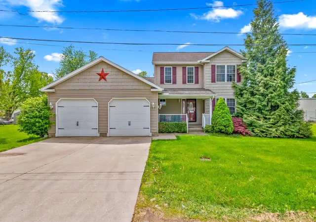 Photo 3 of Single family home for sale at 9049 Hamilton St, Pittsford, MI 49271 | MLS# 53026021745 | Listing updated on 2026-07-20